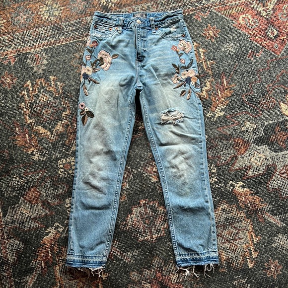 Abercrombie & Fitch Denim - Floral Embroidered Abercrombie & Fitch Jeans